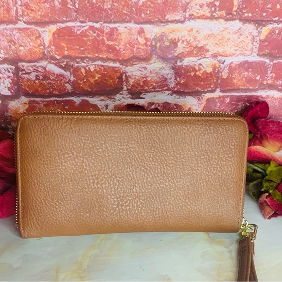 Steve Madden Cognac Pebbled Leather Zip Around Continental Wristlet Wall… - Picture 4 of 12